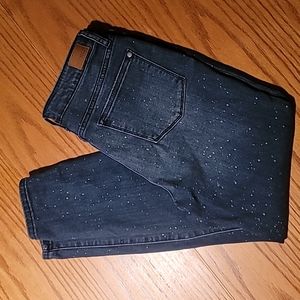 Paint Spotted Judy Blue Size 9/29 Relaxed fit ankle jeans.